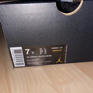 Jordan 11 Retro Low Bred